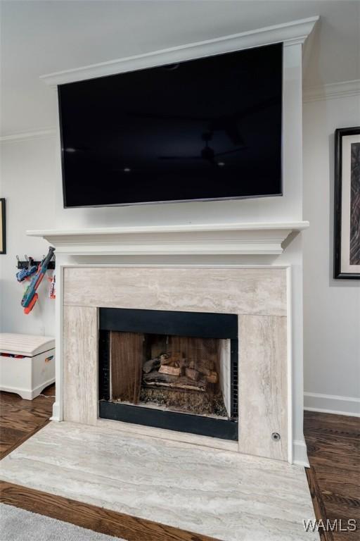 1901 Point Clear Rd, Tuscaloosa, AL 35406 - interior details featuring wood finished floors, crown molding, baseboards, and a premium fireplace