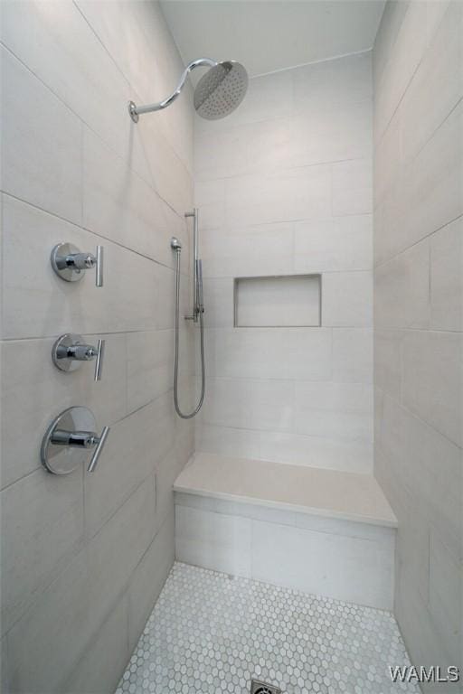 1901 Point Clear Rd, Tuscaloosa, AL 35406 - full bathroom featuring tiled shower