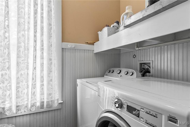 1601 Alaca Pl, Tuscaloosa, AL 35401 - laundry room featuring washing machine and dryer
