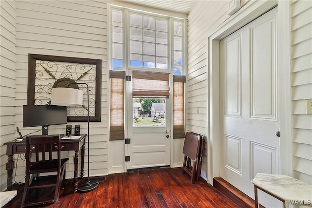1601 Alaca Pl, Tuscaloosa, AL 35401 - entryway with dark wood-style flooring