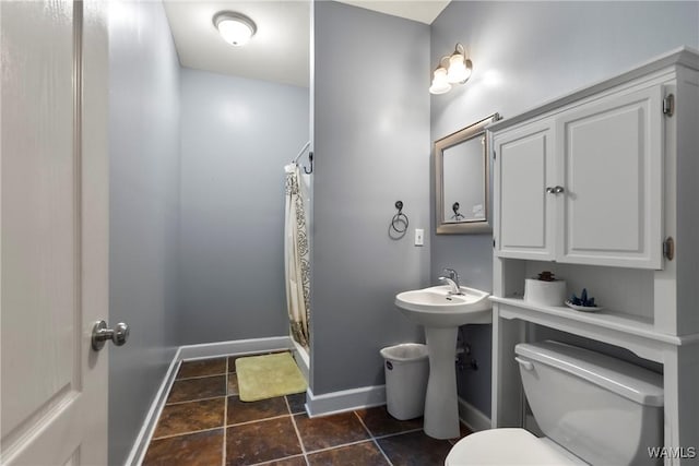 10035 Empress Blvd, Tuscaloosa, AL 35405 - full bath featuring toilet, baseboards, a shower with shower curtain, and tile patterned flooring