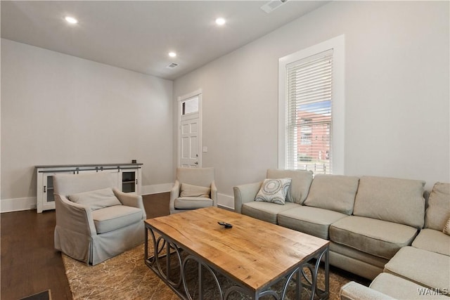 living room featuring recessed lighting, visible vents, and baseboards