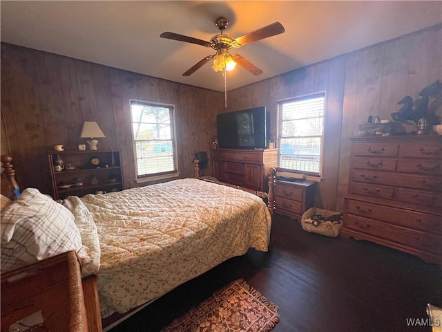 bedroom featuring a ceiling fan