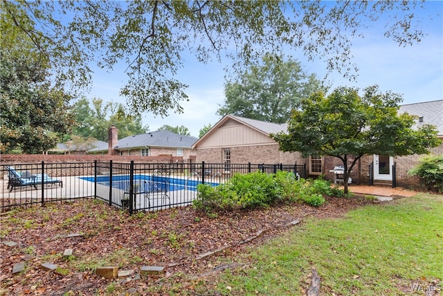 view of swimming pool featuring a patio