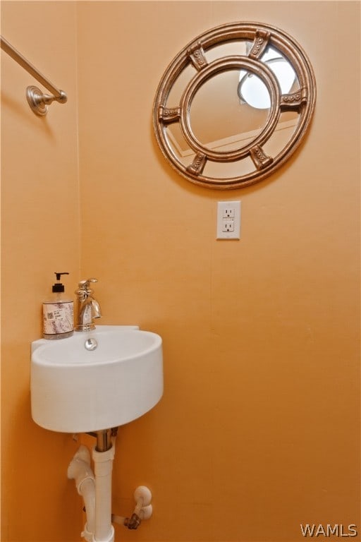 bathroom featuring sink