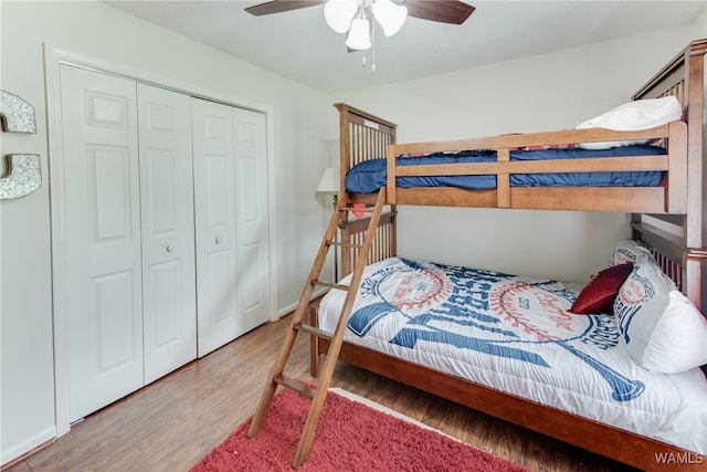 bedroom featuring hardwood / wood-style floors, ceiling fan, and a closet