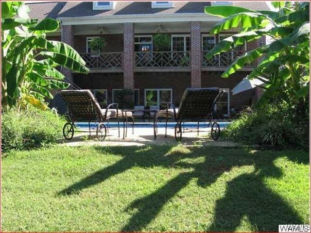 view of pool featuring a yard