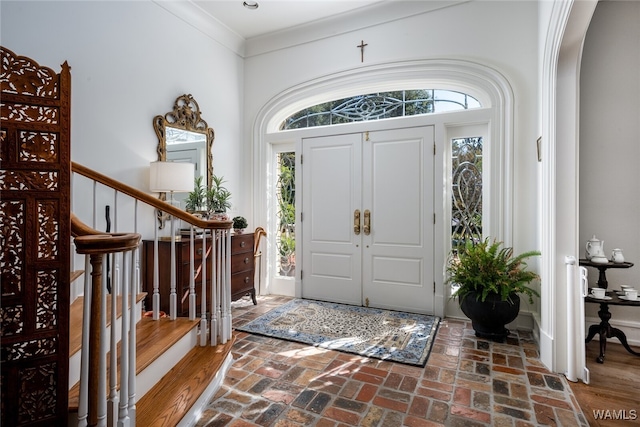 foyer with crown molding