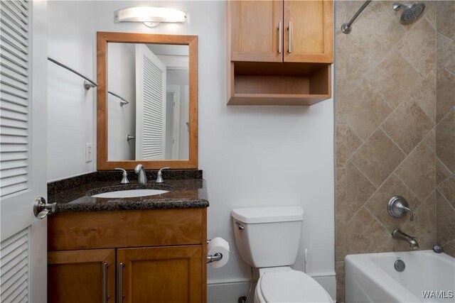 1018 Hackberry Ln Unit 301, Tuscaloosa, AL 35401 - bathroom with vanity and shower / washtub combination