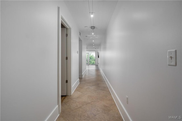 1018 Hackberry Ln Unit 301, Tuscaloosa, AL 35401 - hall featuring baseboards