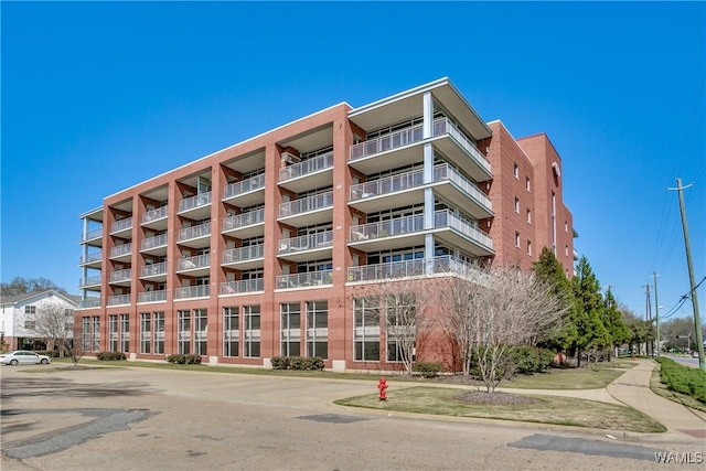 1018 Hackberry Ln Unit 301, Tuscaloosa, AL 35401 - view of apartment building / complex