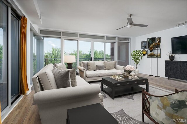 1018 Hackberry Ln Unit 301, Tuscaloosa, AL 35401 - living room featuring light wood finished floors and ceiling fan
