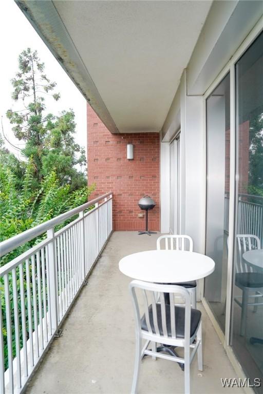 1018 Hackberry Ln Unit 113, Tuscaloosa, AL 35401 - view of balcony
