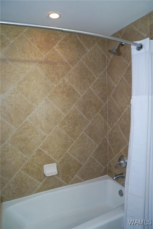 1018 Hackberry Ln Unit 113, Tuscaloosa, AL 35401 - bathroom with shower / bath combination and recessed lighting