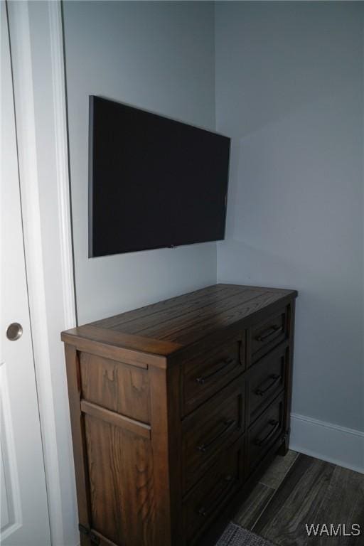 1018 Hackberry Ln Unit 113, Tuscaloosa, AL 35401 - detailed view of wood finished floors and baseboards
