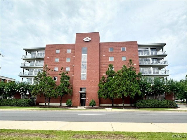1018 Hackberry Ln Unit 113, Tuscaloosa, AL 35401 - view of apartment building / complex