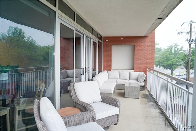 1018 Hackberry Ln Unit 113, Tuscaloosa, AL 35401 - balcony with an outdoor hangout area