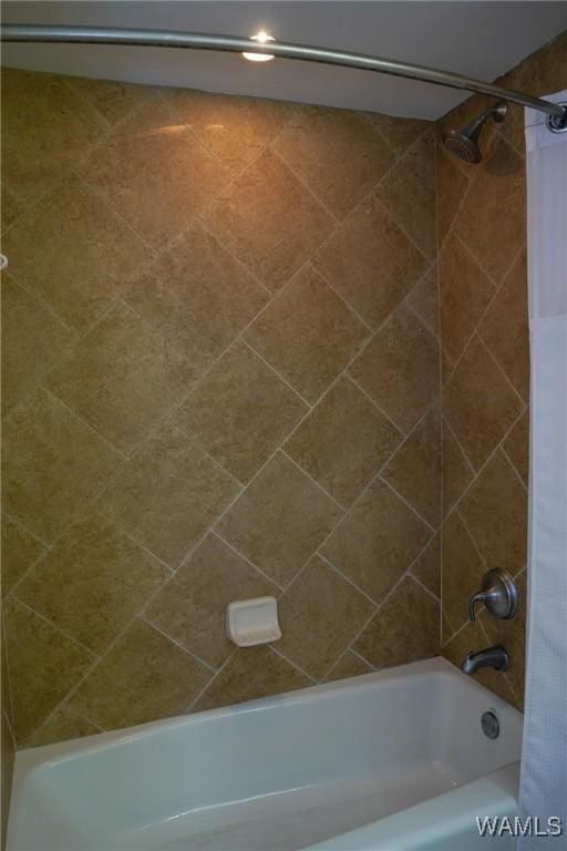 1018 Hackberry Ln Unit 113, Tuscaloosa, AL 35401 - full bath with shower / bath combination