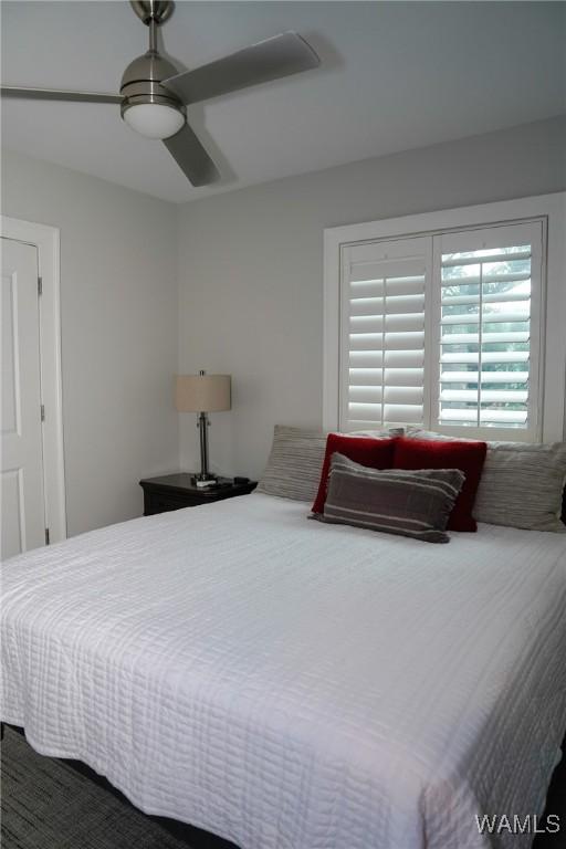 1018 Hackberry Ln Unit 113, Tuscaloosa, AL 35401 - bedroom featuring a ceiling fan