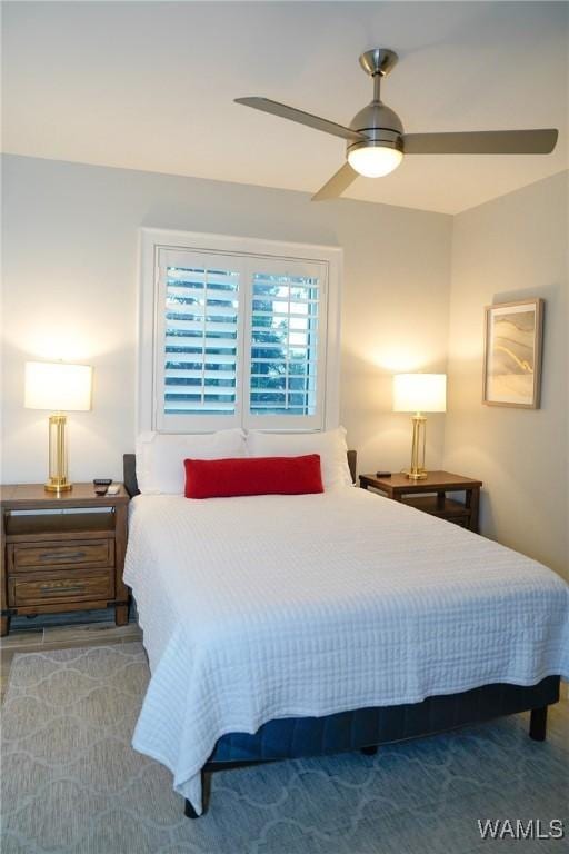 1018 Hackberry Ln Unit 113, Tuscaloosa, AL 35401 - bedroom with a ceiling fan