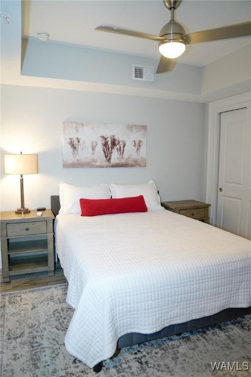 1018 Hackberry Ln Unit 113, Tuscaloosa, AL 35401 - bedroom featuring ceiling fan