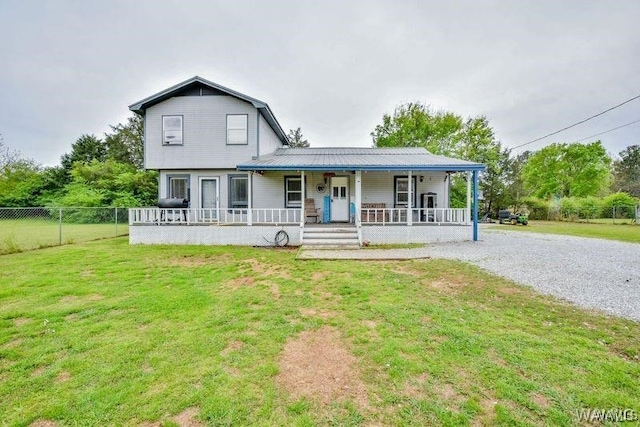 view of front of property featuring a porch and a front yard