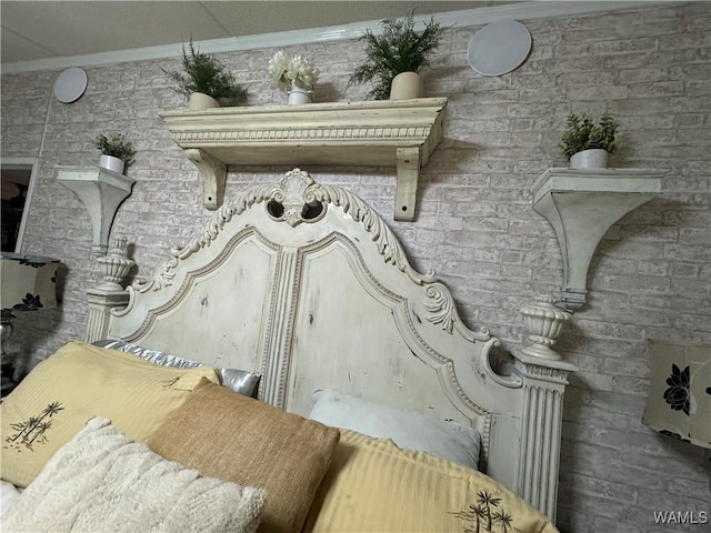 detailed view of crown molding