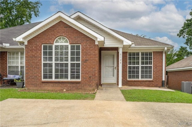 6128 Covington Villas Dr, Tuscaloosa, AL 35405 - view of front of property with brick siding and a shingled roof