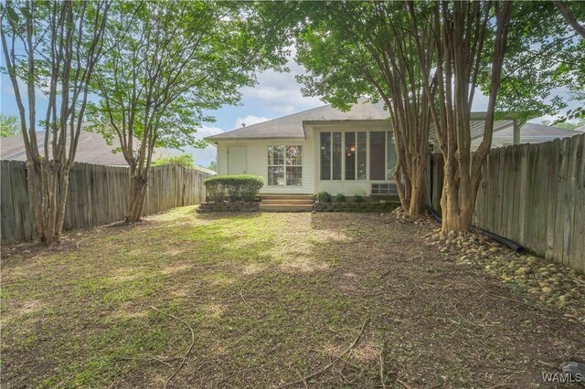 6128 Covington Villas Dr, Tuscaloosa, AL 35405 - fenced backyard featuring a sunroom