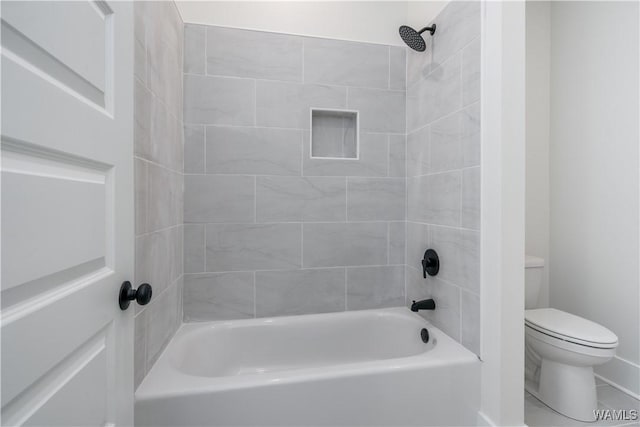 407 Edgefield Mews Cir, Tuscaloosa, AL 35406 - bathroom featuring toilet and shower / tub combination