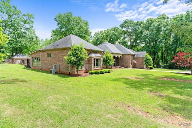 120 Magnolia Cir, Centreville, AL 35042 - view of front facade featuring a front lawn and brick siding