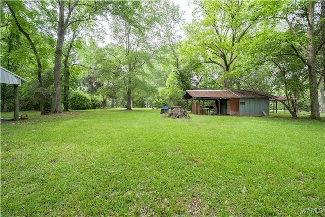 221 3rd Ct SW, Fayette, AL 35555 - view of grassy yard with an outbuilding