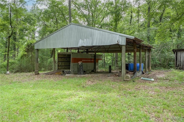 221 3rd Ct SW, Fayette, AL 35555 - view of pole building featuring a detached carport, a forest view, and a yard
