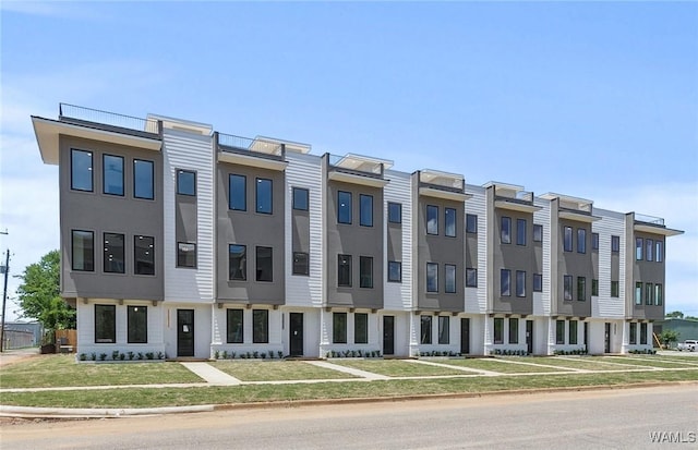 view of front of property with a front lawn