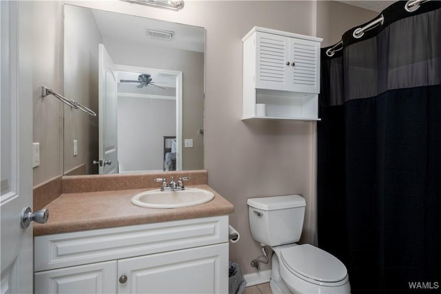 full bathroom featuring visible vents, toilet, vanity, and a shower with curtain