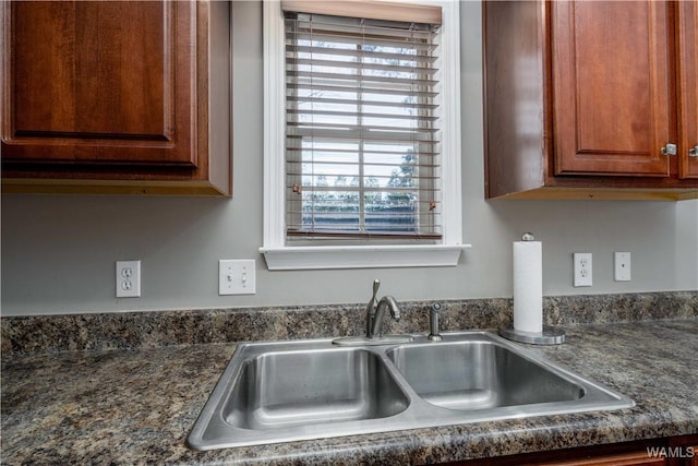 room details featuring a sink