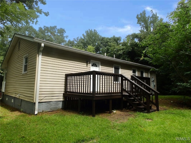 view of front facade featuring a wooden deck and a front yard