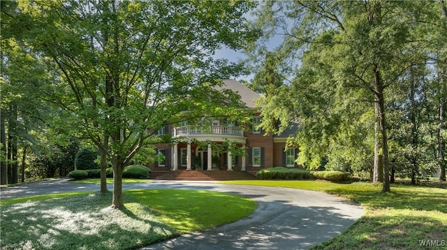 view of home's community with a lawn