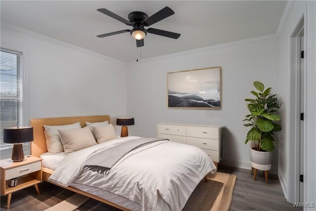 bedroom featuring dark wood-style floors, baseboards, a ceiling fan, and crown molding