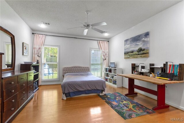 839 Seven Oaks Pl, Tuscaloosa, AL 35406 - bedroom featuring wood finished floors and a textured ceiling