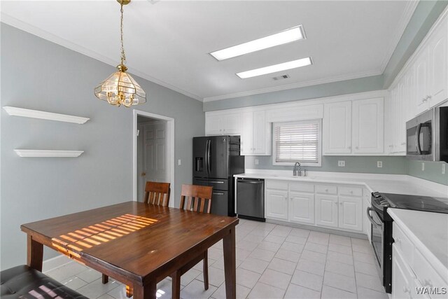 839 Seven Oaks Pl, Tuscaloosa, AL 35406 - kitchen featuring black appliances, crown molding, a chandelier, and white cabinetry