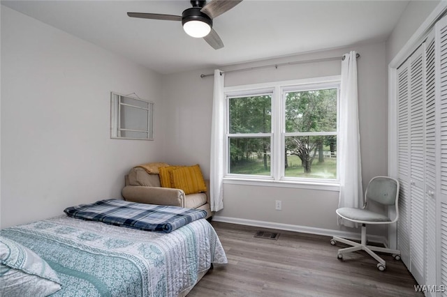 15120 Lakeland Forest Dr, Northport, AL 35475 - bedroom with wood finished floors, a closet, baseboards, and a ceiling fan