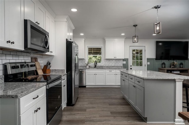 15120 Lakeland Forest Dr, Northport, AL 35475 - kitchen featuring stainless steel appliances, recessed lighting, a kitchen island, backsplash, and a sink