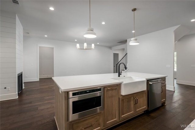 14817 Highpoint Cv, Northport, AL 35475 - kitchen with stainless steel appliances, dark wood-type flooring, a kitchen island with sink, recessed lighting, and light countertops