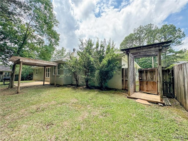 view of yard with a patio