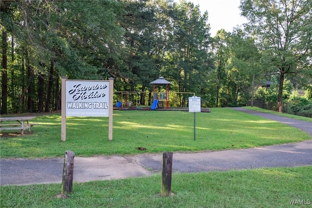 4809 Dove Creek Ave, Northport, AL 35473 - view of community with a yard