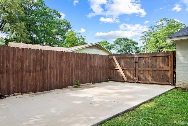 2507 Twin Mnr, Northport, AL 35476 - view of patio with a gate