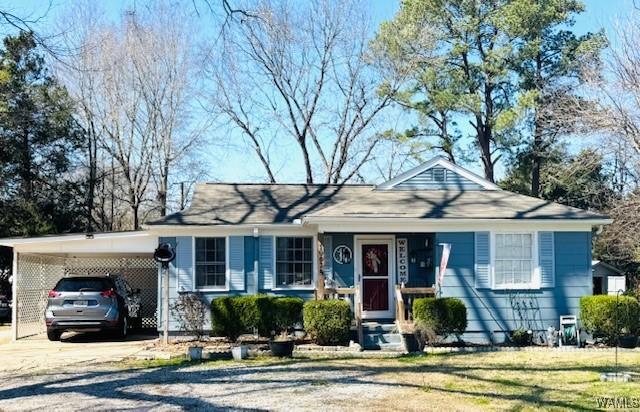 1002 Cedar Crest Dr, Demopolis, AL 36732 - view of front of home featuring a carport, driveway, and a front lawn