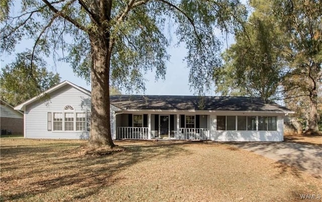 6400 Plantation Ct, Tuscaloosa, AL 35405 - rear view of house with covered porch