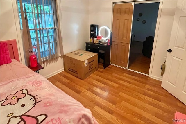 6400 Plantation Ct, Tuscaloosa, AL 35405 - bedroom with light wood-type flooring and baseboards